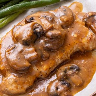 Cotlet de porc cu sos de ciuperci