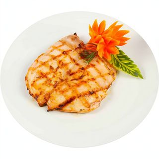 Piept de pui la gratar cu garnitura