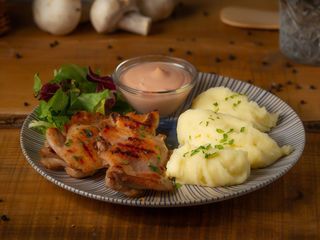 Pulpe dezosate la gratar cu garnitura