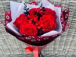 Buchet 'eternal rose' 5 red