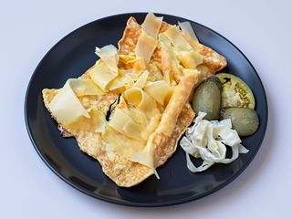 OMLETĂ CU CAȘCAVAL