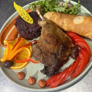 Pulpa de rata pe clatita cu varza rosie calita