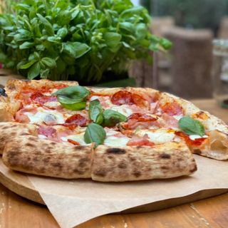 Pizza Prosciutto Funghi