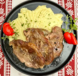 Friptura de "Duminica" cu piure de cartofi