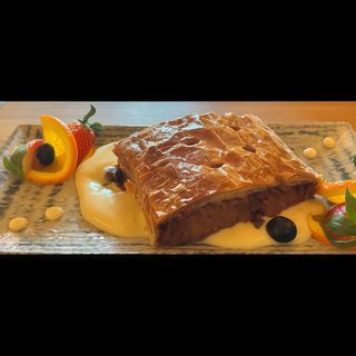 Strudel cu mere si sos de vanilie