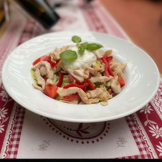 Salata ''Alte Post'' cu piept de pui