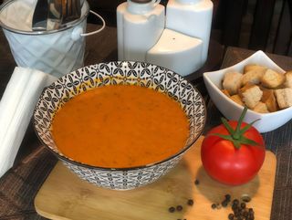 Supa crema de rosii cu busuioc (vegetarian)