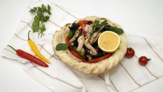 Salata con pollo
