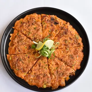 Kimchi pizza