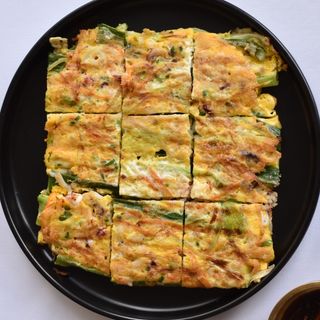 Korean seafood pizza