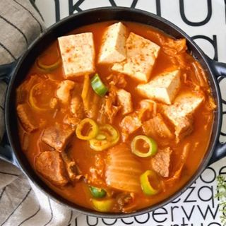 Kimchi stew with pork