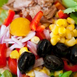 Salata cu ton si porumb