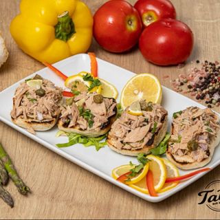 Bruschete cu Ton si ceapa