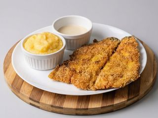 File de pastrav la gratar cu mamaliga si mujdei