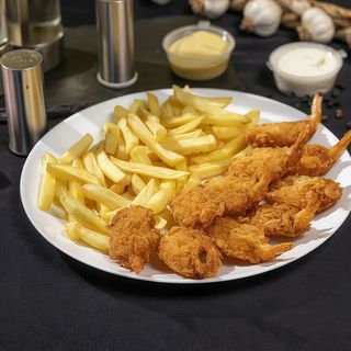 Creveti Torpedo cu cartofi prajiti si sos sweet chilli