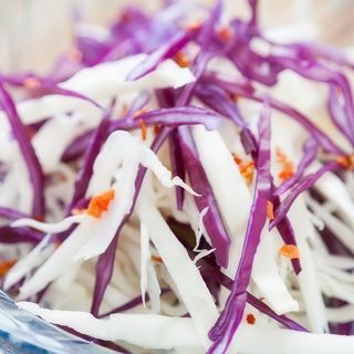 Salată de varză albă și roșie