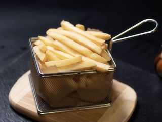 Cartofi prăjiți cu sos cedar