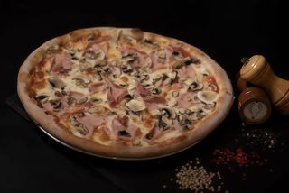 Pizza Prosciutto e funghi 