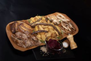 Platou mixt de friptură (pentru 6 persoane)