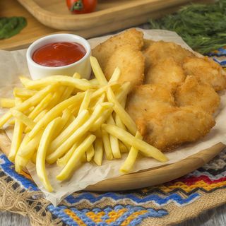 Piept de pui pane cu cartofi pai