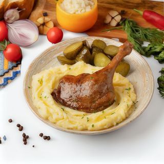 Pulpă de raţă cu cu piure de cartofi