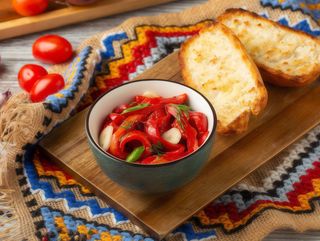 SALATĂ CU ARDEI COPT