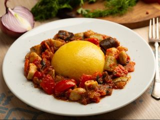 GHIVECI DE LEGUME CU CIUPERCI ȘI MĂMĂLIGĂ DE POST