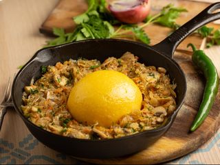 VARZĂ MURATĂ CĂLITĂ CU MĂMĂLIGĂ DE POST