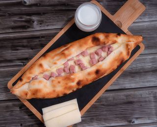 Pide cu sunca si cascaval 250gr