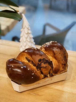 Cozonac cu nuca, cacao si stafide