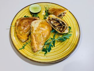 Empanada cu piept de pui