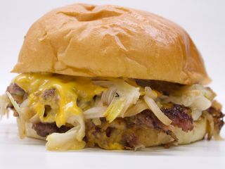 SMASH BURGER DUBLU CU (CEAPA DIN ABUNDENTA )