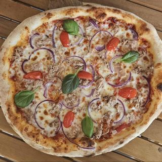Pizza Tonno e cipolla Ø 30cm (de post)