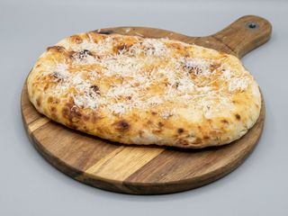Focaccia cu usturoi si parmezan 