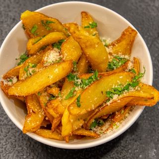 Pui pitic la gratar cu cartofi