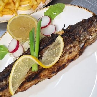 Peste proaspat la gratar cu lamaie