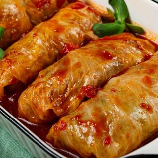 Sarmalute din carne de porc fierte in Sauvignon Blanc