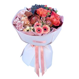 Buchet Flori Somon si Piersica cu Protea