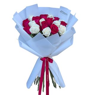 Buchet cu trandafiri rosii si albi