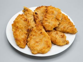 Snitel din muschi de porc cu sos Caesar