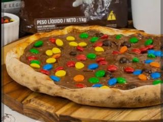 Pizza Desert Cu Nutella  Și  M&M