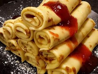 Clătite cu dulceață de afine