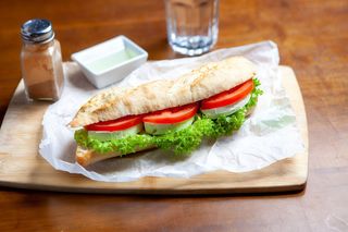 Sandwich cu telemea de la Delaco