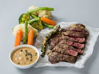 Steak de vita cu sos de piper verde