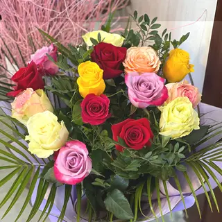 Buchet format din 15 trandafiri naturali