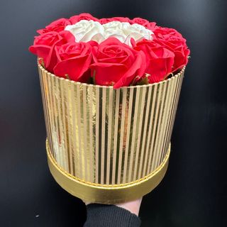 Trandafiri de sapun in cutie cadou