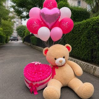 Cutie Xl cu trandafiri, urs gigantic si baloane
