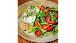 POACHED EGGS & AVOCADO