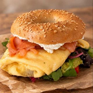 BAGEL & SMOKED SALMON