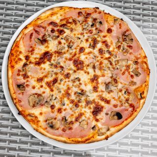 Pizza Prosciutto Funghi